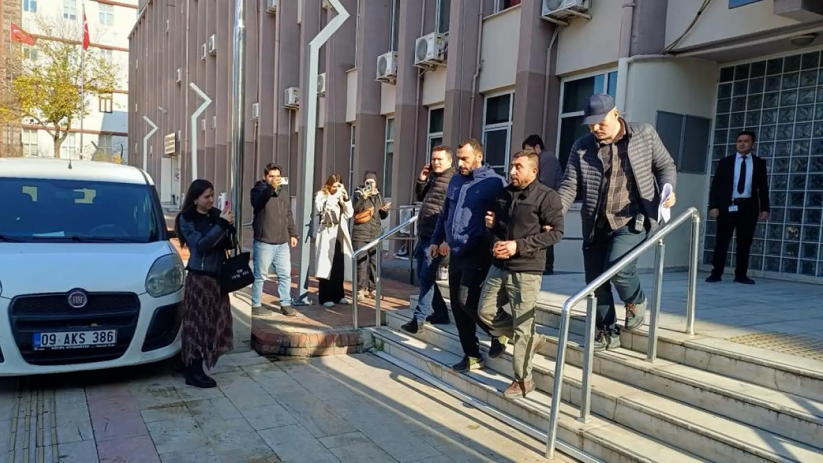 Eşini sırtından bıçaklayan şahıs tutuklandı