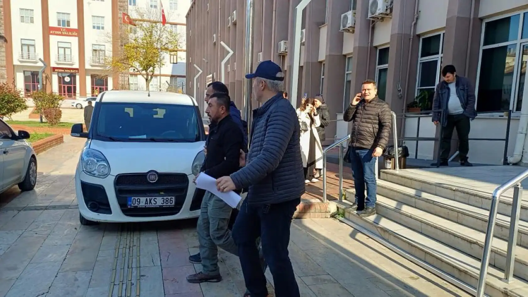 Eşini sırtından bıçaklayan şahıs tutuklandı