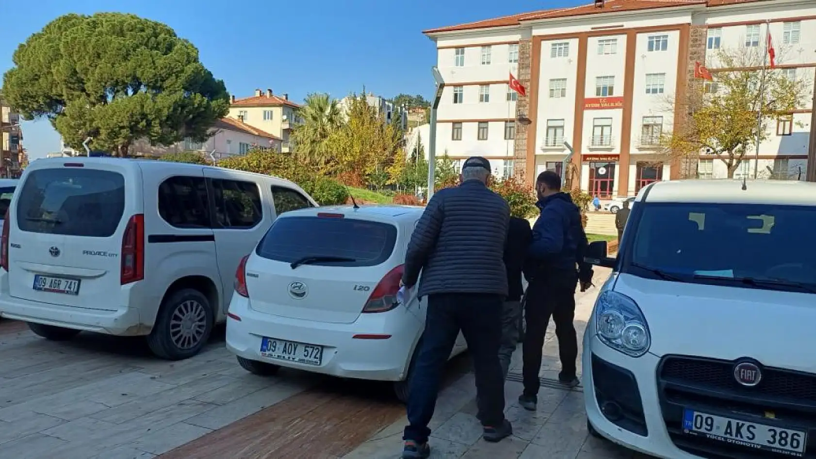 Eşini sırtından bıçaklayan şahıs tutuklandı