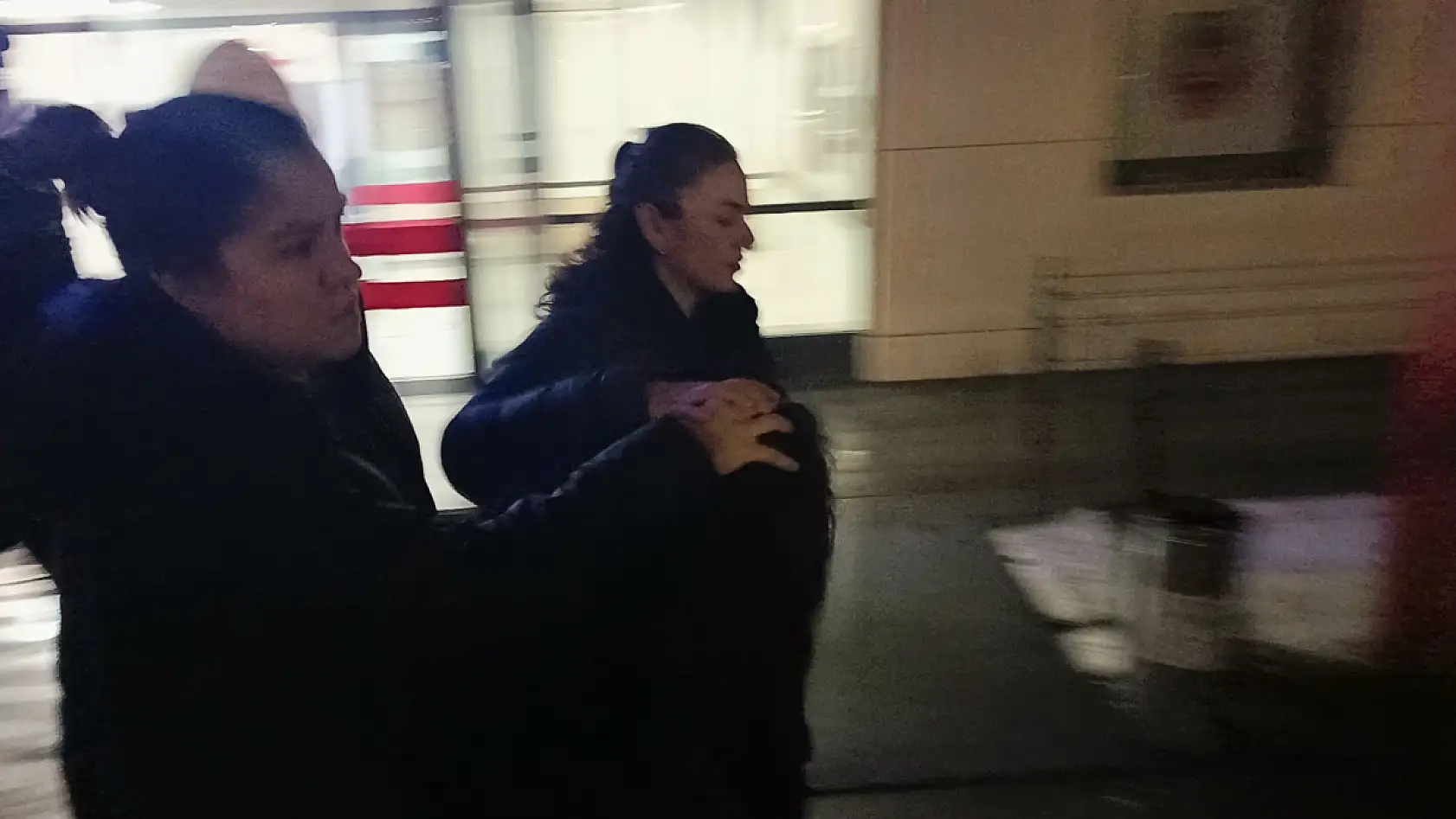 Güllü'nün ölümüyle ilgili soruşturmada gözaltına alınan aralarında kızının da bulunduğu 3 kişi Yalova'ya getirildi