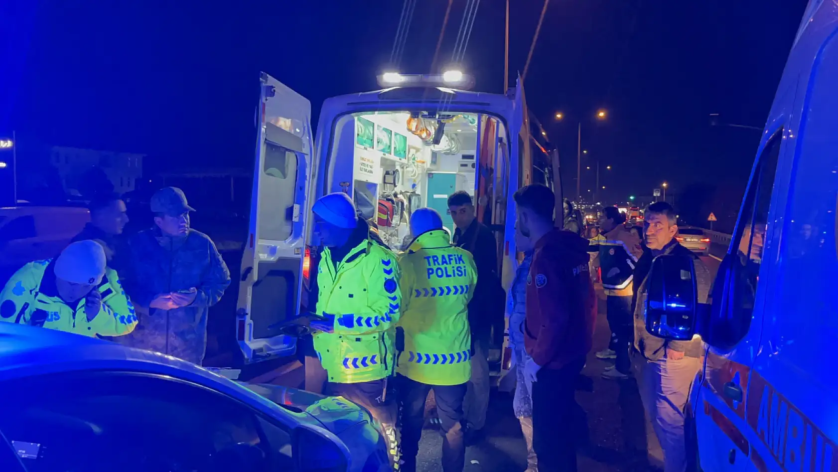 Zincirleme kaza: 2'si asker 5 yaralı