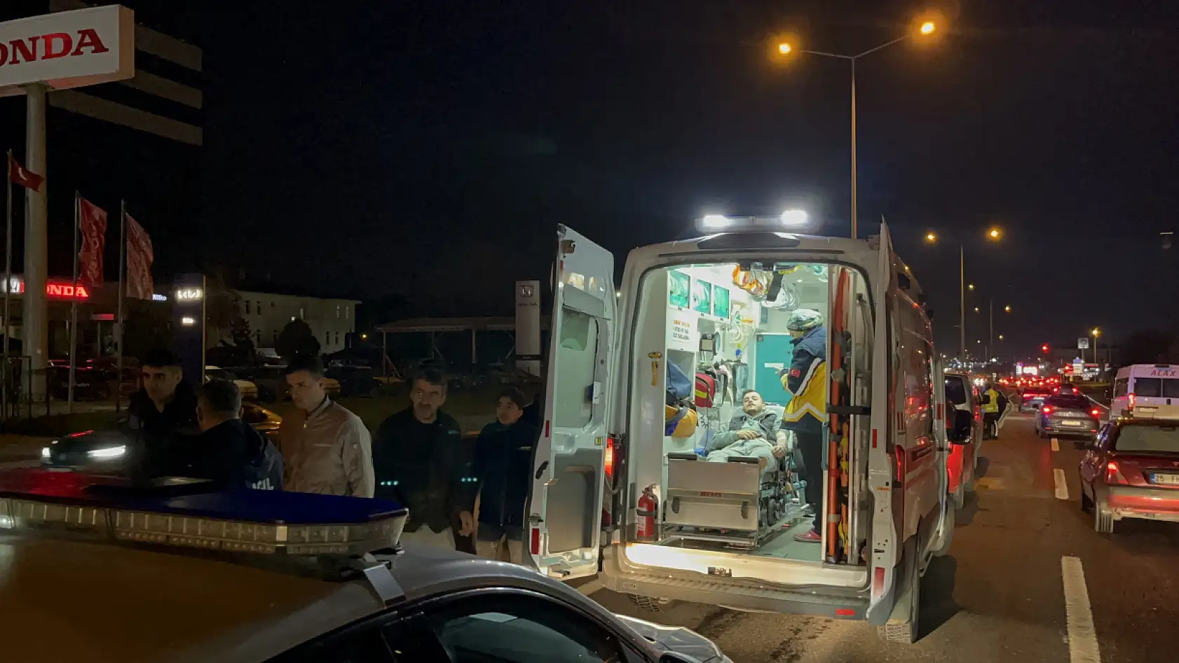 Zincirleme kaza: 2'si asker 5 yaralı