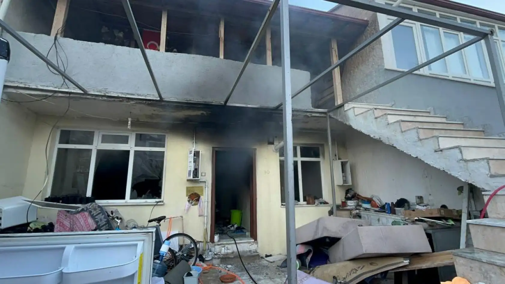 Menteşe'de Ev Alev Alev Yandı: Şüpheli Kadın Gözaltına Alındı