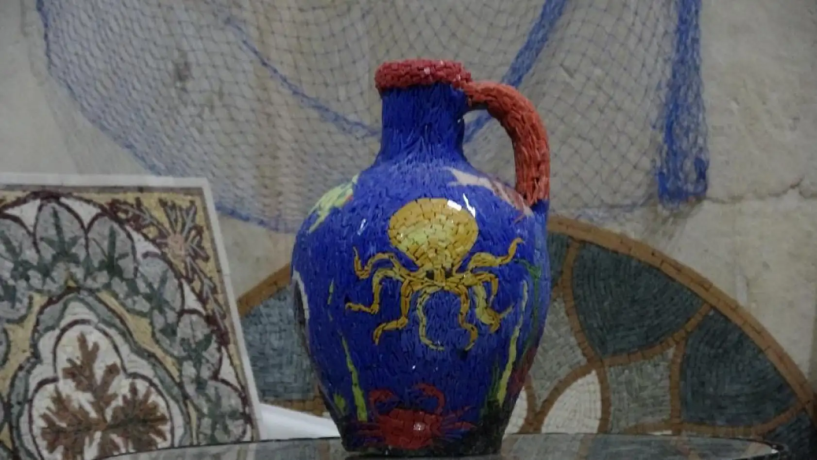 Hobi olarak başladığı mozaik sanatında dünyaya açılmak istiyor