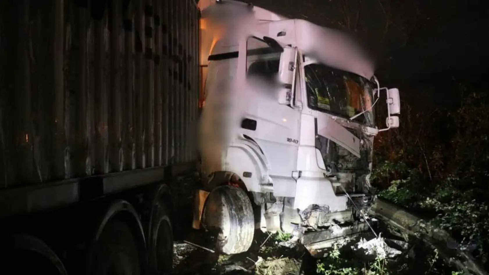 D 650 Karayolu'nda 6 aracın karıştığı kazada 12 kişi yaralandı