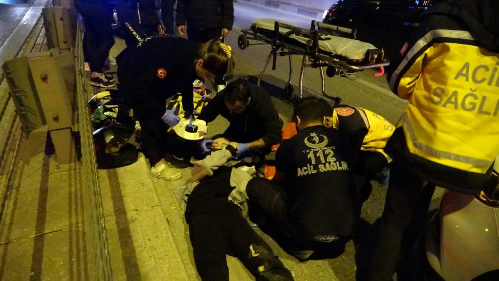 Yavaşlayan trafiği son anda fark etti, önce otomobile ardından bariyere çarpt