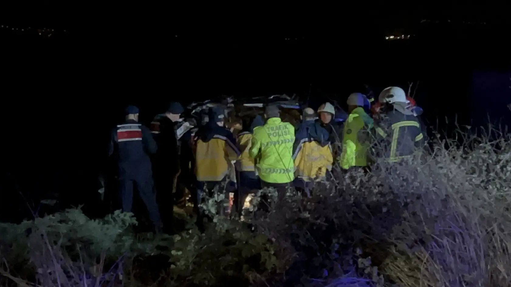 Çanakkale'de 2 otomobil çarpıştı: 5 ölü, 1 yaralı