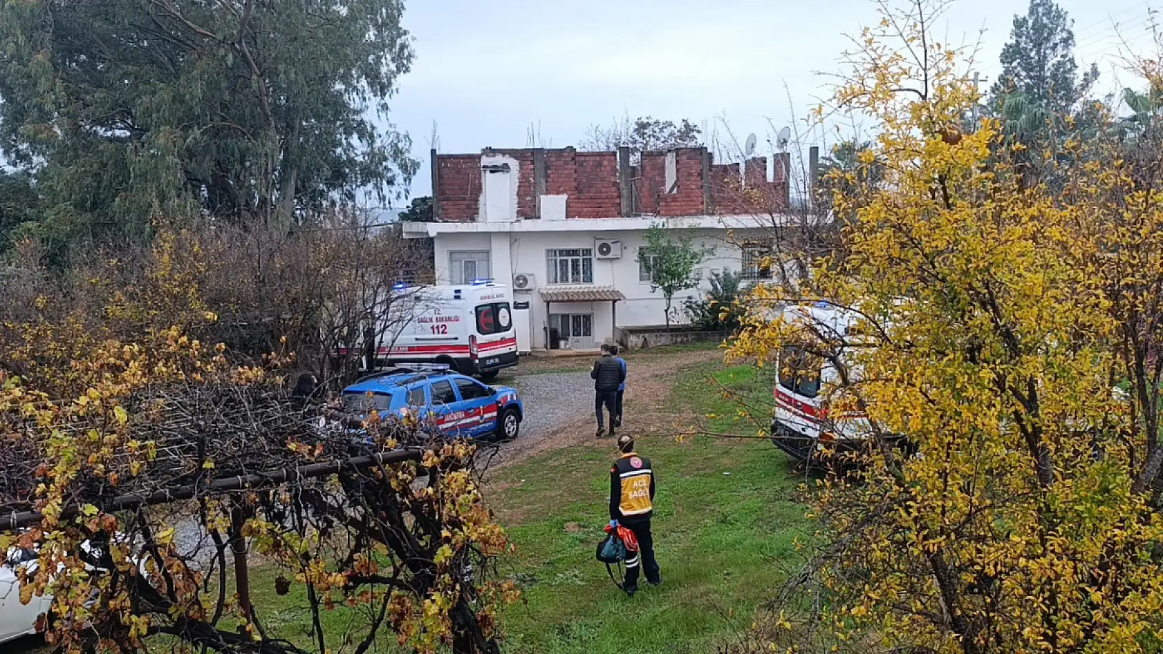 Tartıştığı babasını ve yengesini tabancayla vurarak ağır yaraladı