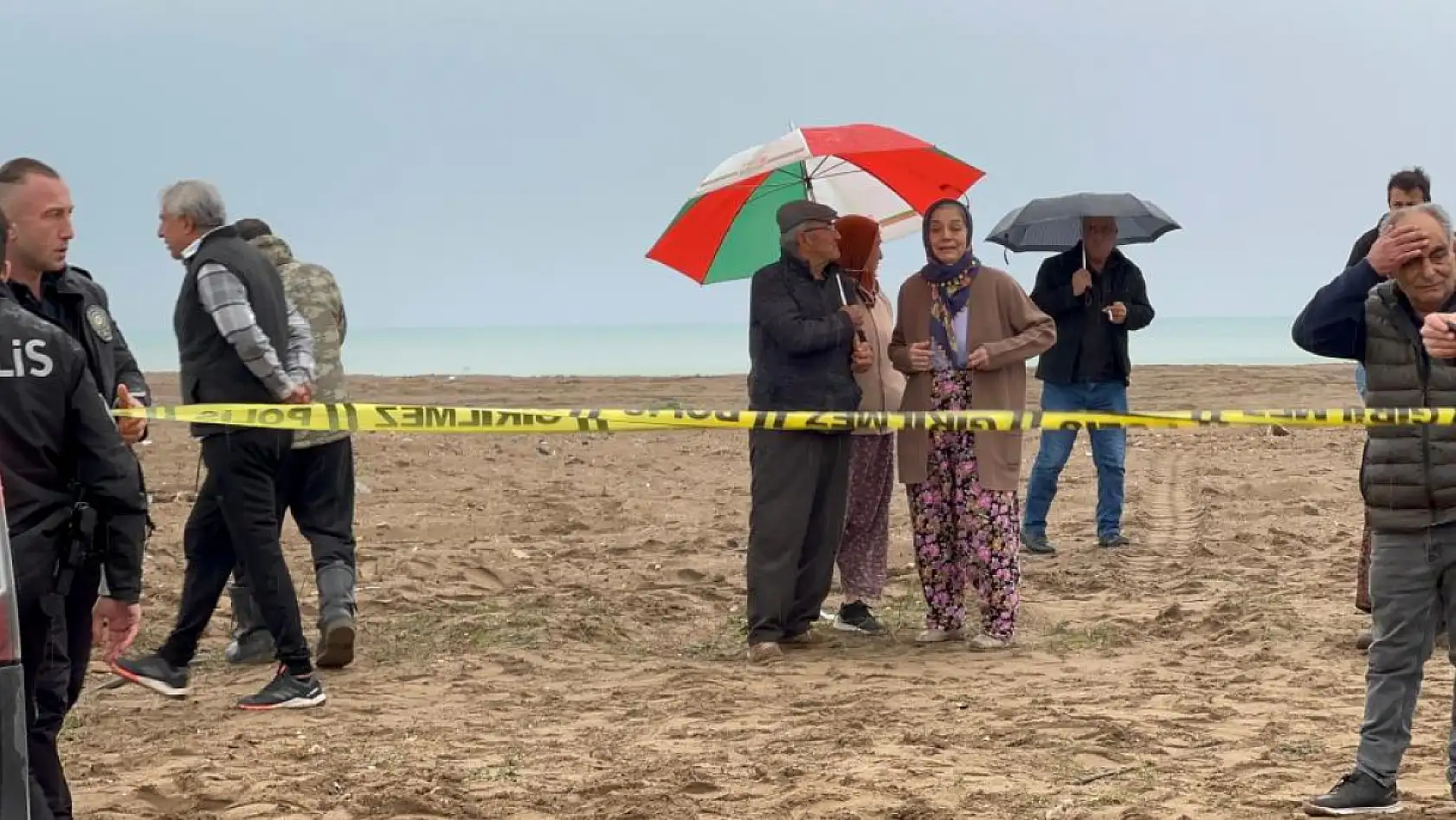 Sahilde traktörün altında kalan 2 gençten biri hayatını kaybetti