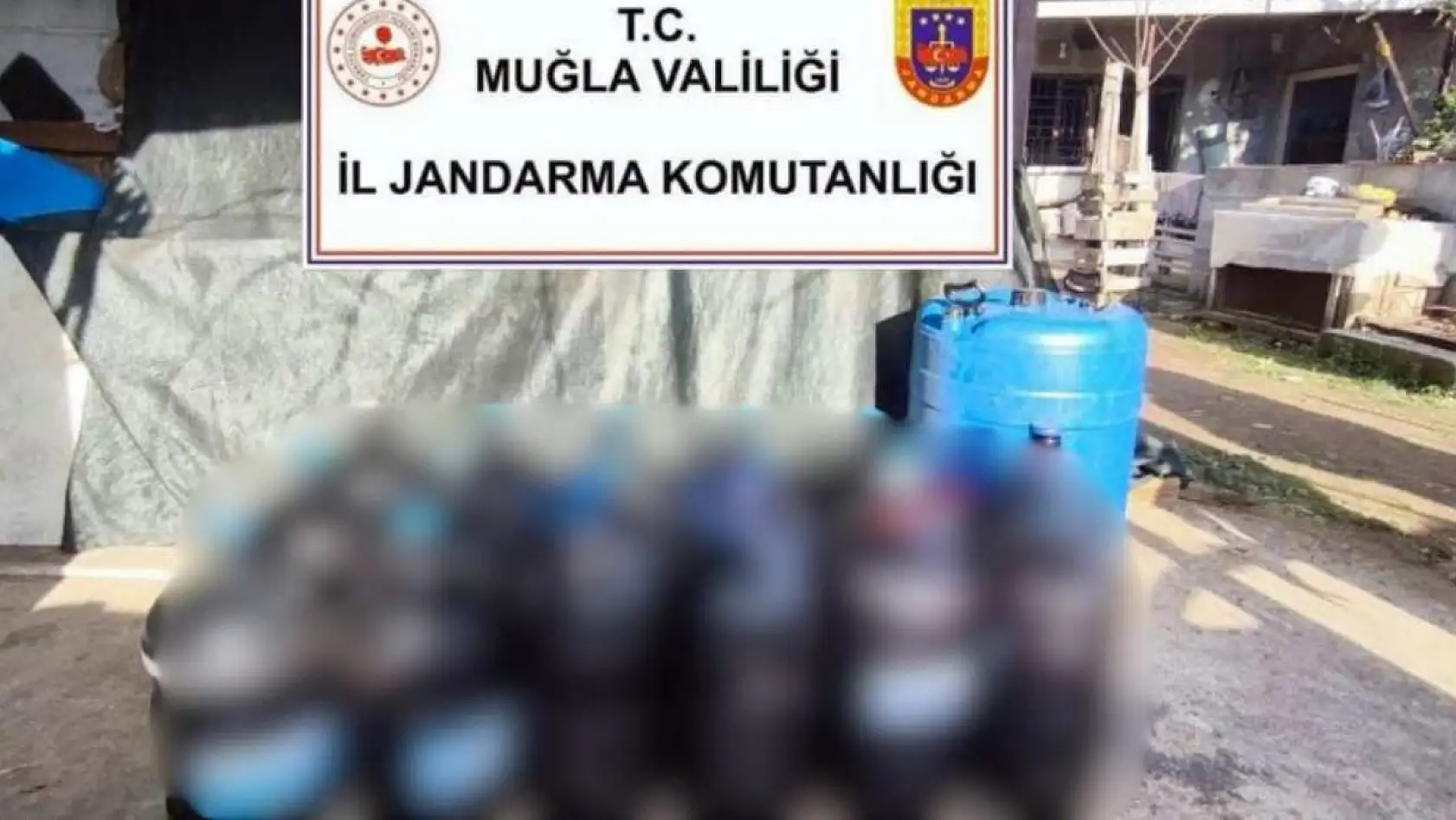 Muğla'da yenil yıl öncesi 1 ton 235 litre kaçak içki ele geçirildi