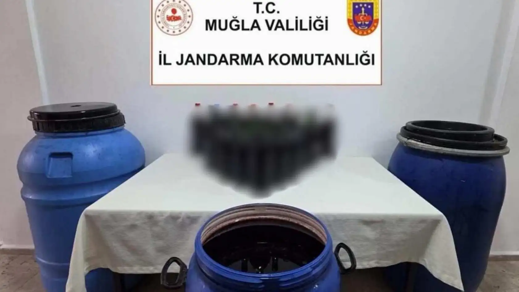 Muğla'da yenil yıl öncesi 1 ton 235 litre kaçak içki ele geçirildi