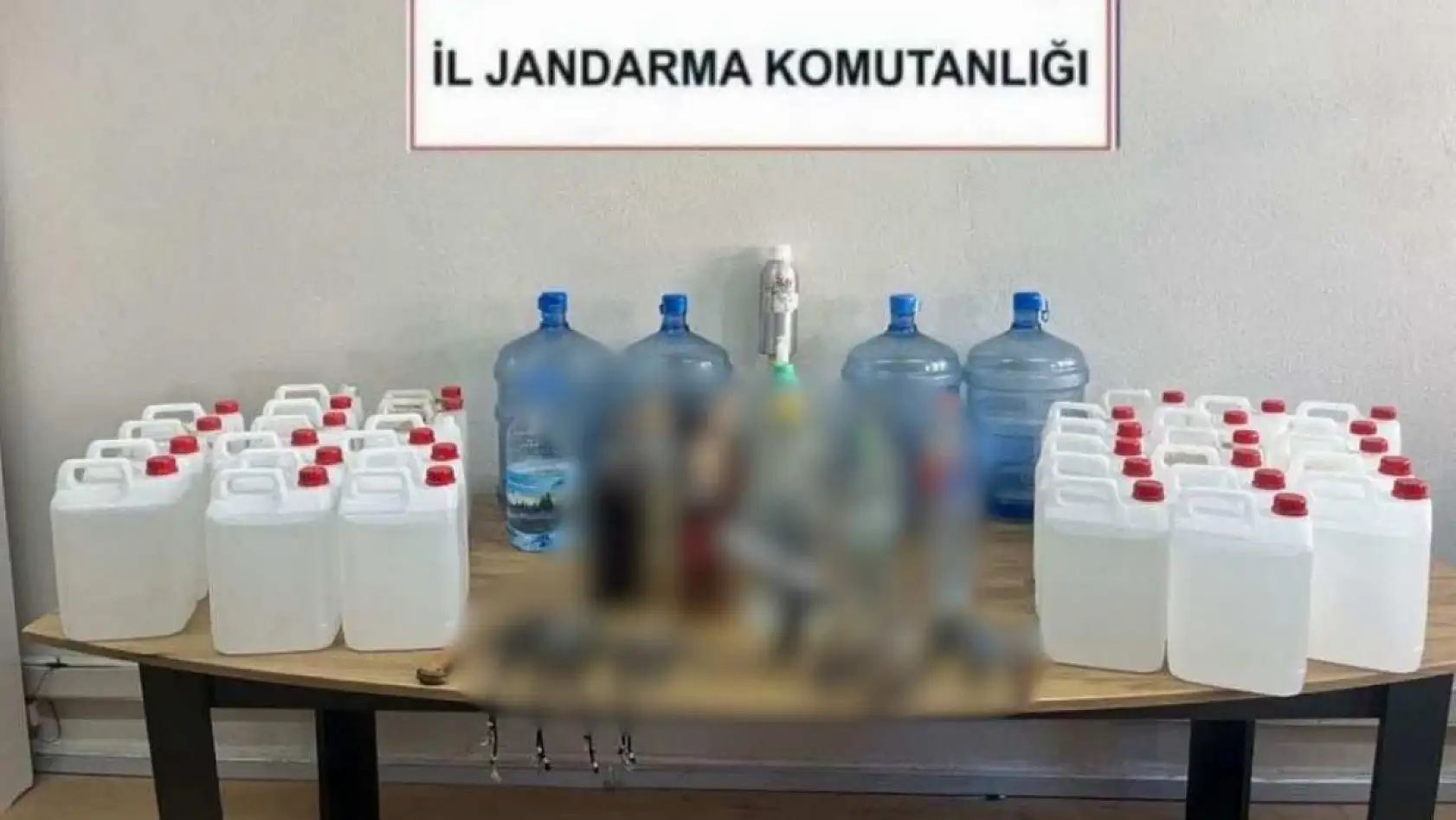Muğla'da yenil yıl öncesi 1 ton 235 litre kaçak içki ele geçirildi