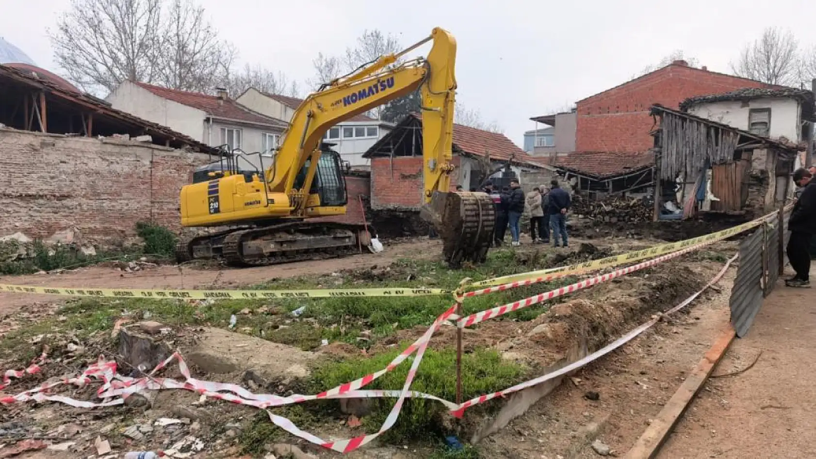 Temel için kazılan yerden tarihi mezar kalıntıları çıktı