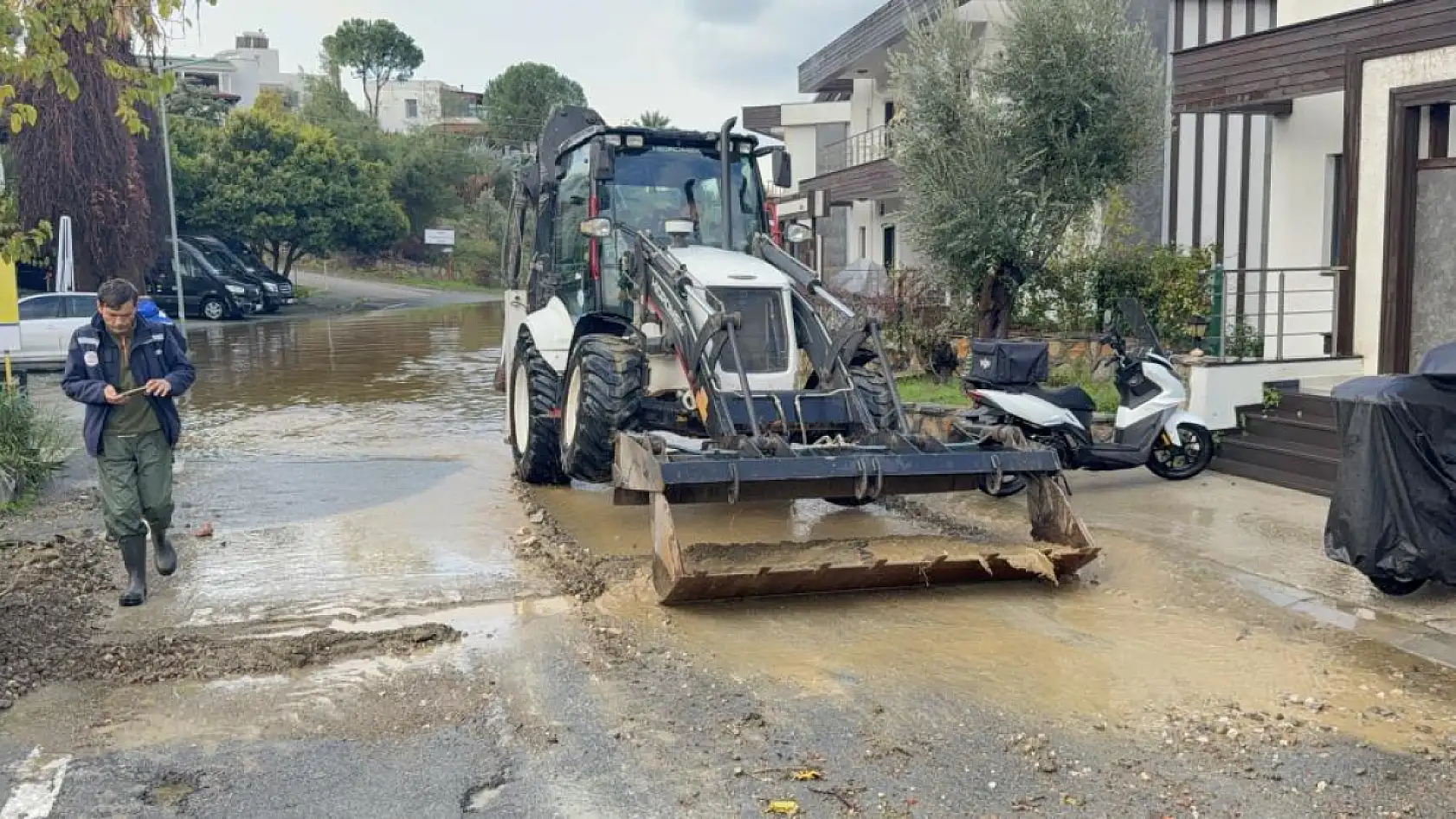 Bodrum'da sel sonrası yaralar sarılıyor