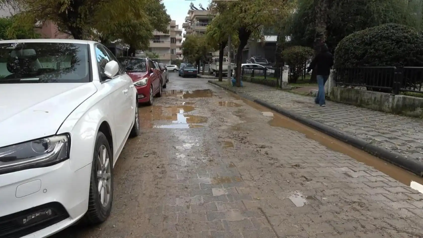 Milas'ta yağış sonrası yollar çamura döndü