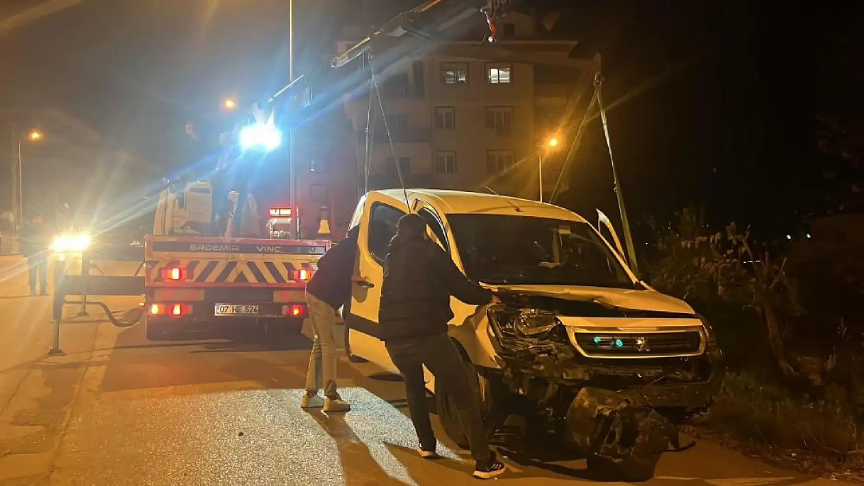 Kamyonet şarampole yuvarlandı: 1 yaralı