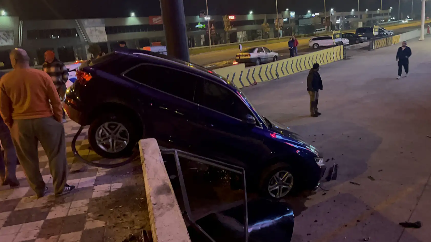 Kaza yapan alkollü sürücünün 'Trakyalıyım ben be ya, hiçbir şeyim yok' diyerek polise sarılmak istemesi gülümsetti