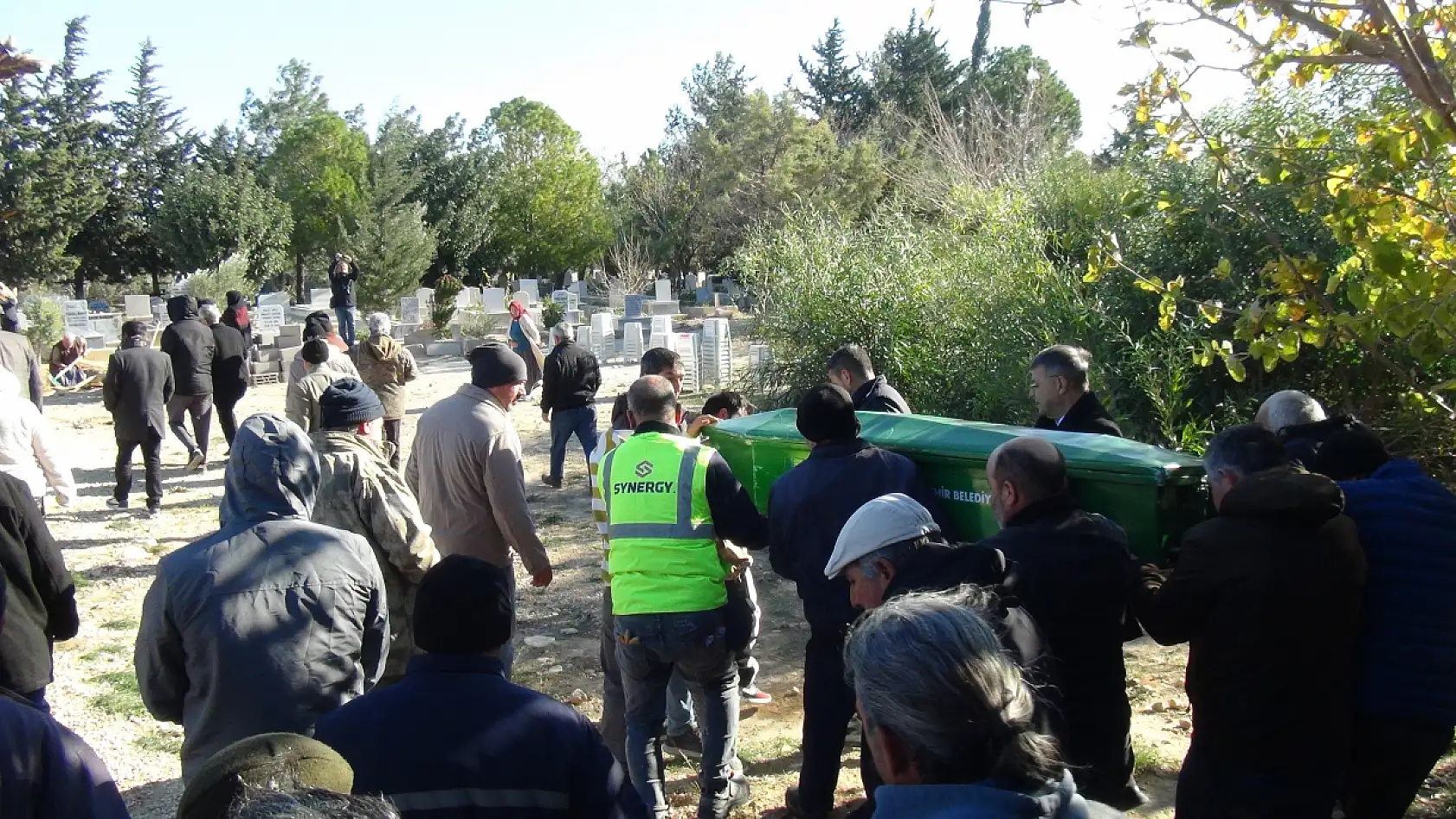 Yangında ölen 2 kardeşe acı veda: Aynı tabutla getirilip aynı kabre defnedildiler