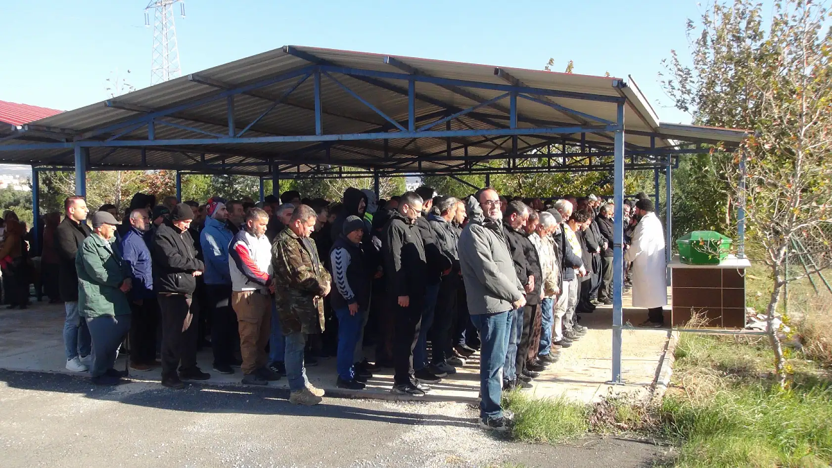 Yangında ölen 2 kardeşe acı veda: Aynı tabutla getirilip aynı kabre defnedildiler