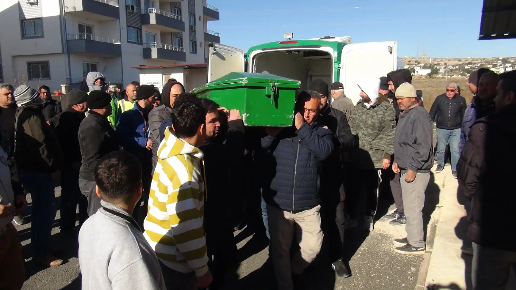 Yangında ölen 2 kardeşe acı veda: Aynı tabutla getirilip aynı kabre defnedildiler