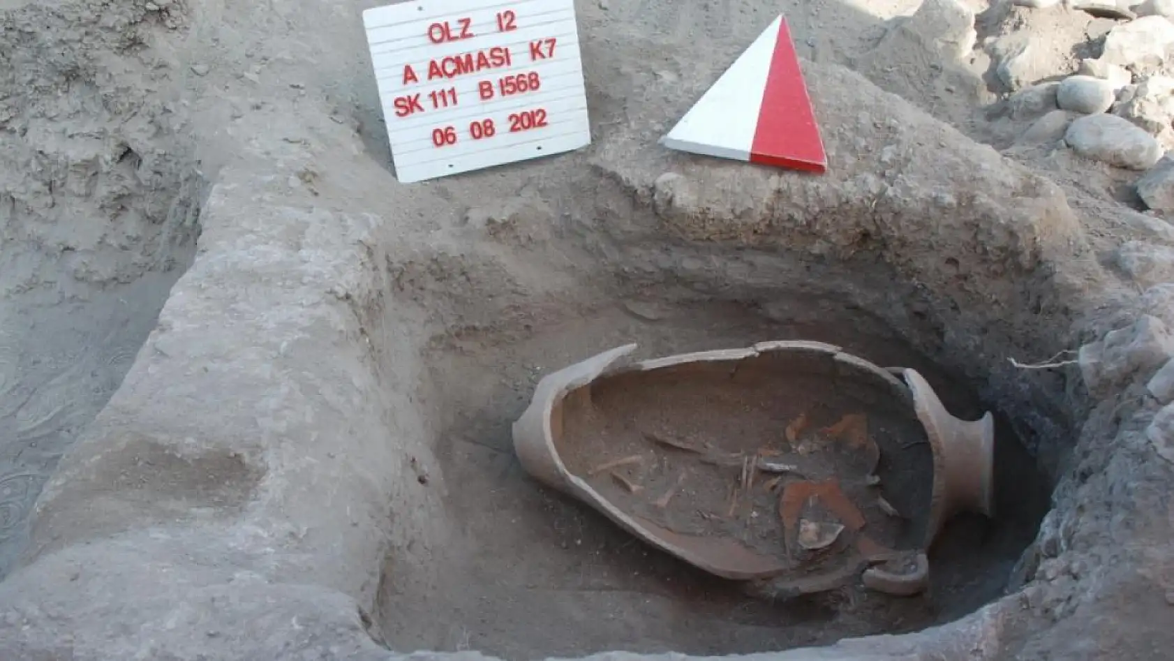 Anadolu'da Bir İlk! Fenikelilere Ait Bebek Mezarları Bulundu