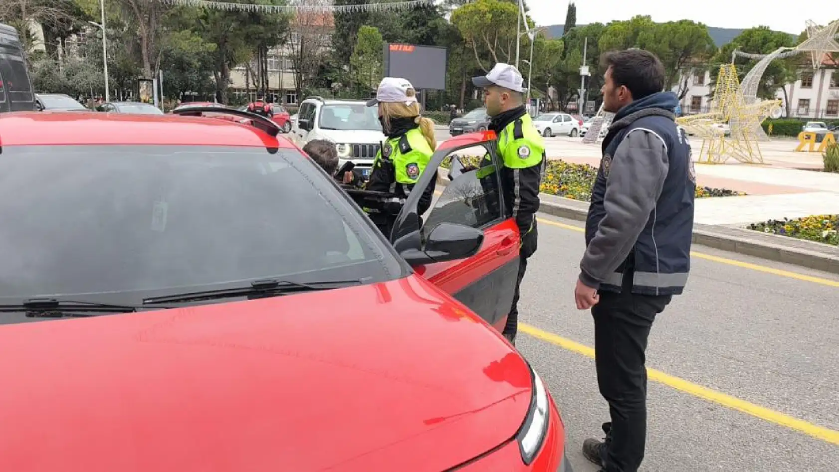 Muğla Cumhuriyet Meydanı'nda geniş kapsamlı trafik denetimi