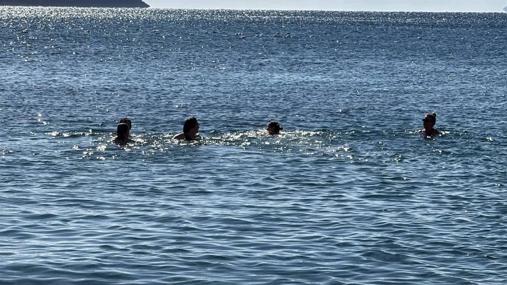 Bodrum'da yeni yılın ilk gününde denize girdiler