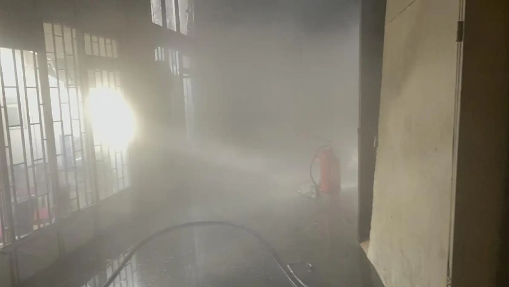 Kediler ısınsın diye kullanılan elektrikli ısıtıcı yangına sebep oldu