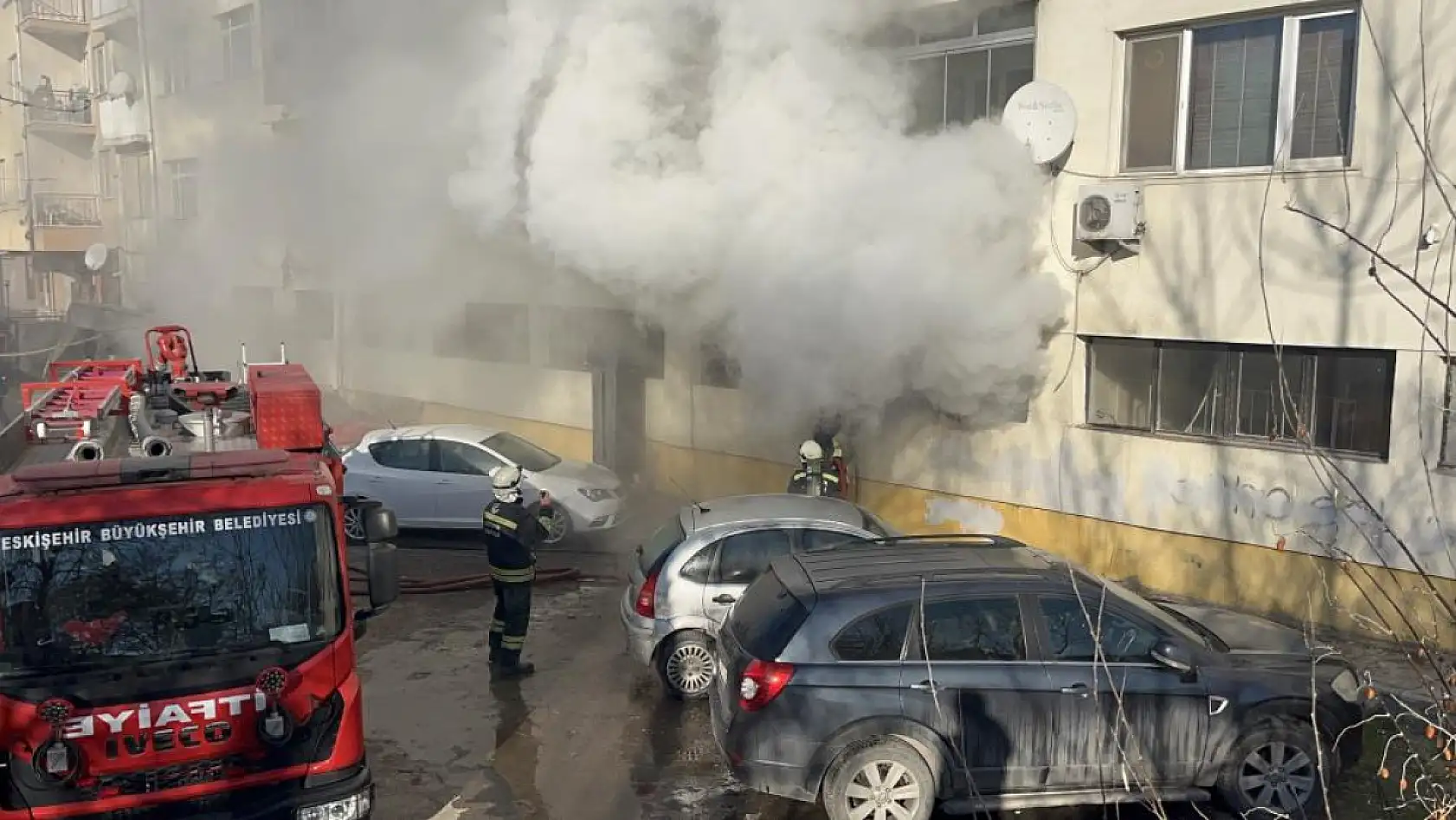 Kediler ısınsın diye kullanılan elektrikli ısıtıcı yangına sebep oldu