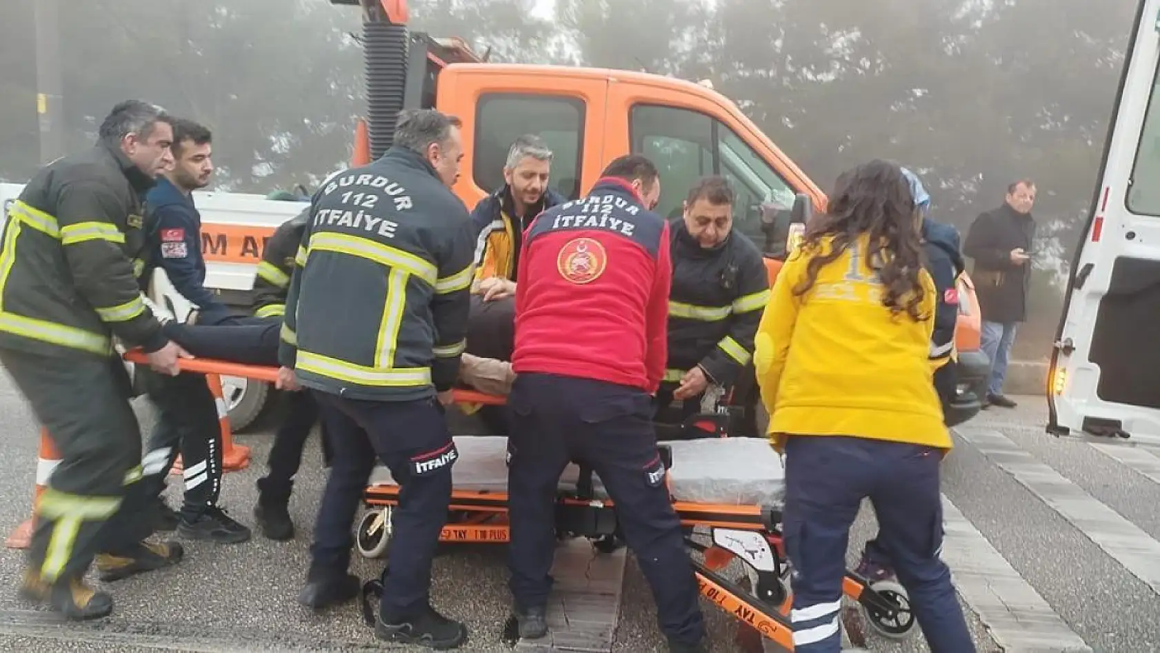 Burdur-Antalya Yolunda 4 Araç Birbirine Girdi: 2 Yaralı