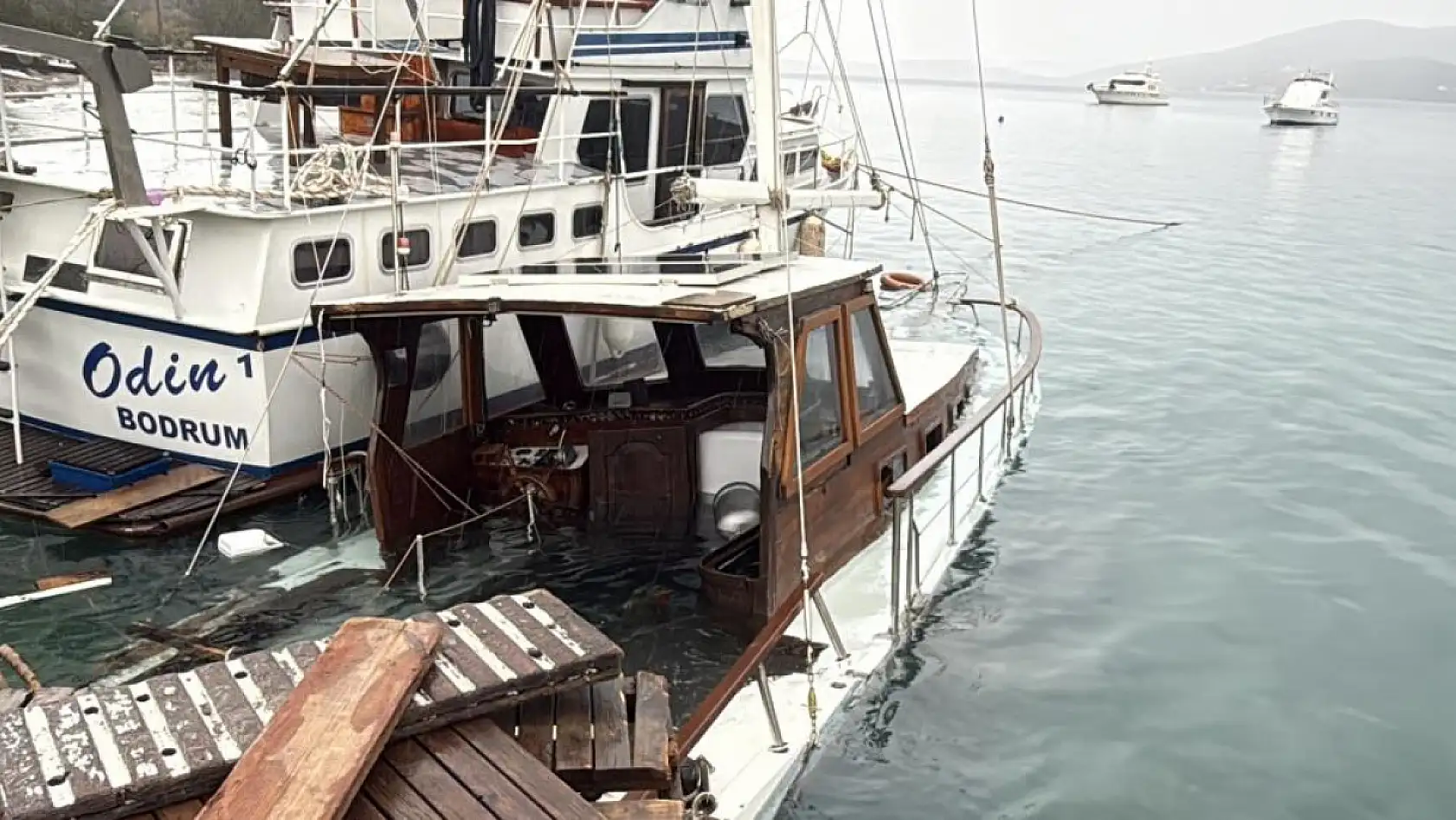 Bodrum'da karaya vuran ve batan teknelerde büyük hasar meydana geldi