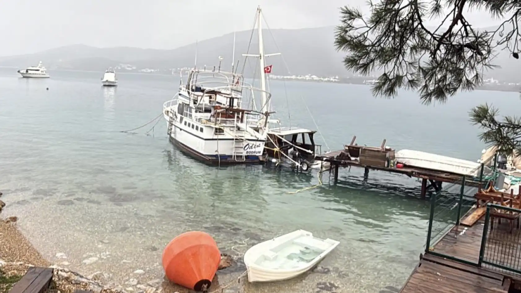 Bodrum'da karaya vuran ve batan teknelerde büyük hasar meydana geldi