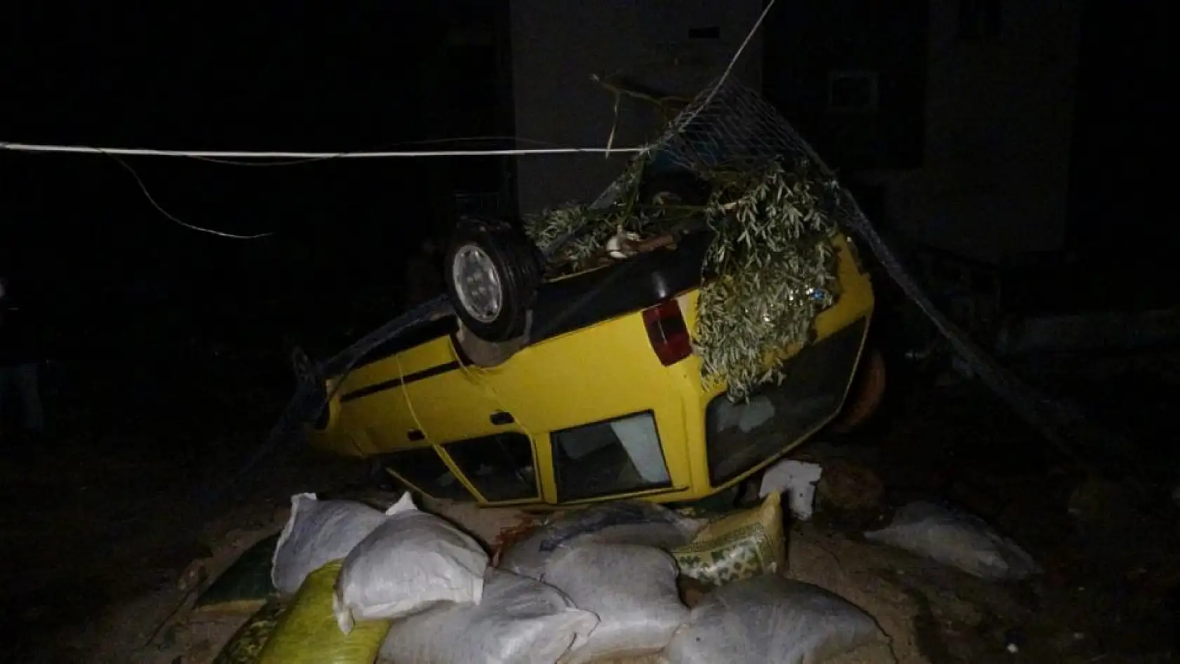 Hortum Dehşeti: Seraları ve Evleri Yerle Bir Etti