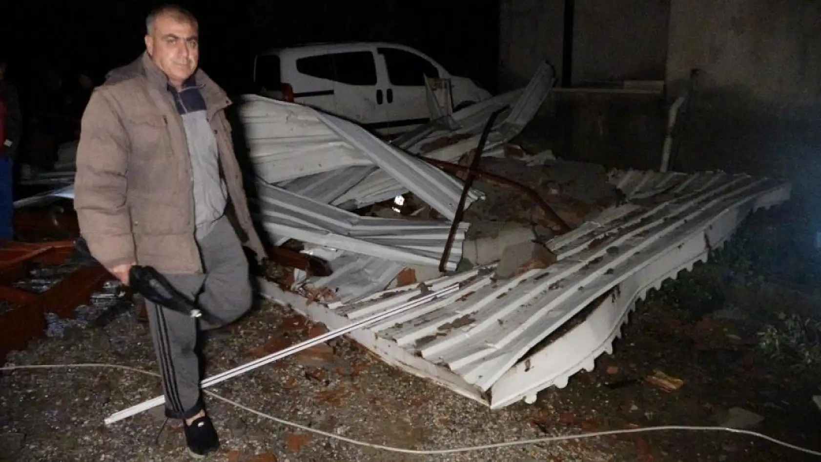 Hortum Dehşeti: Seraları ve Evleri Yerle Bir Etti