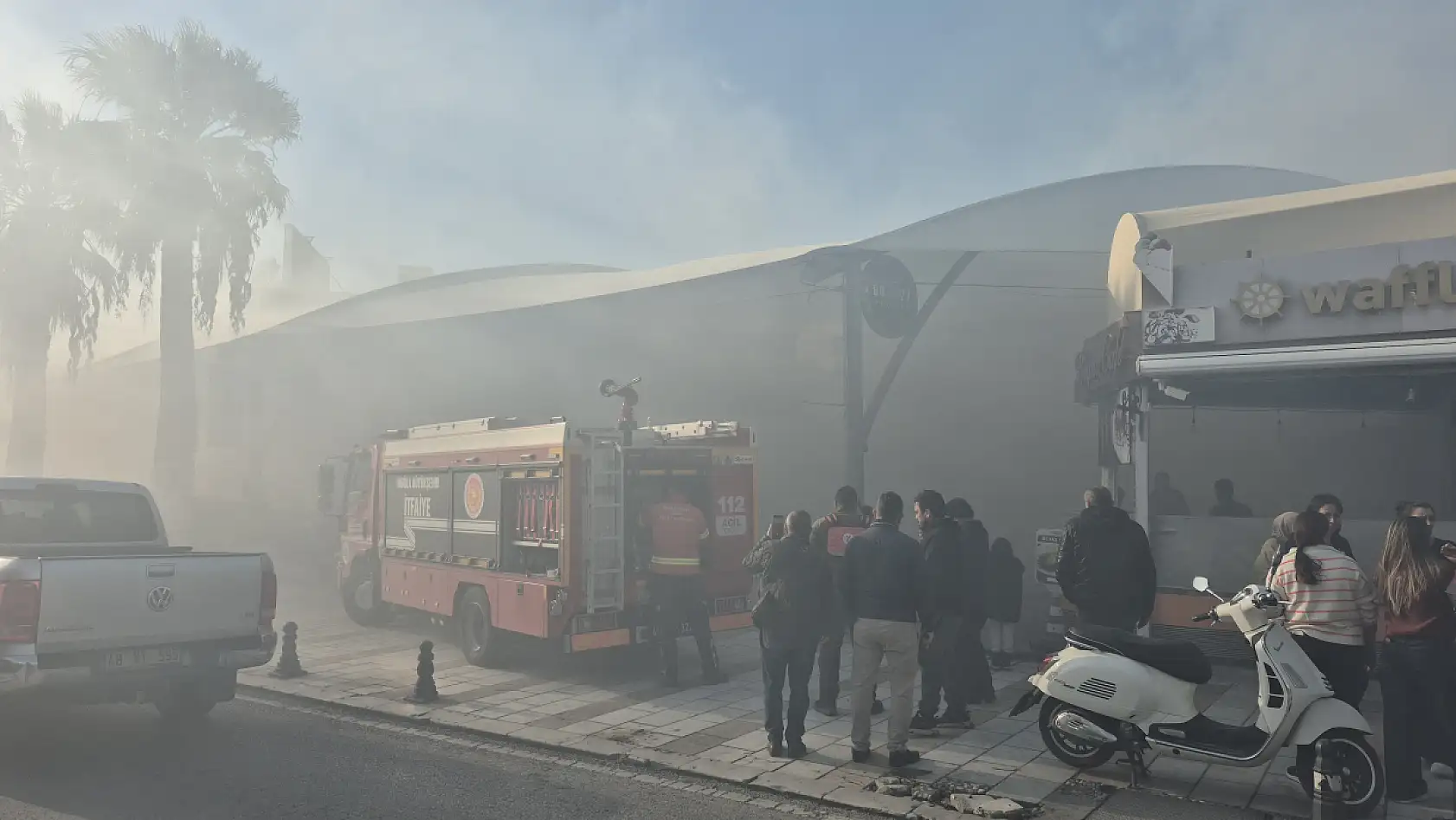 Bodrum'da giyim mağazasının deposunda yangın paniği