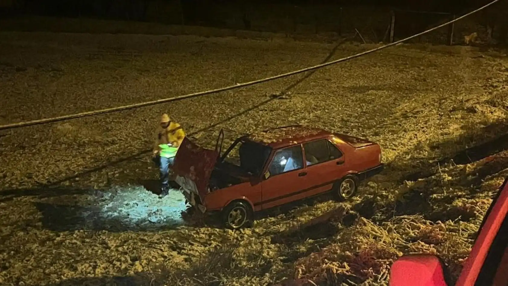 Otomobil şarampole yuvarlandı: 3 yaralı