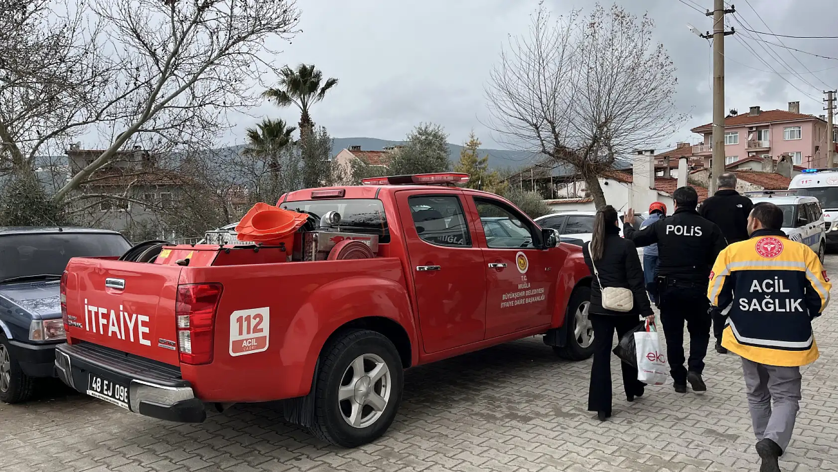 Menteşe'de komşular tüten bacayı yangın sandı, ekipler alarma geçti