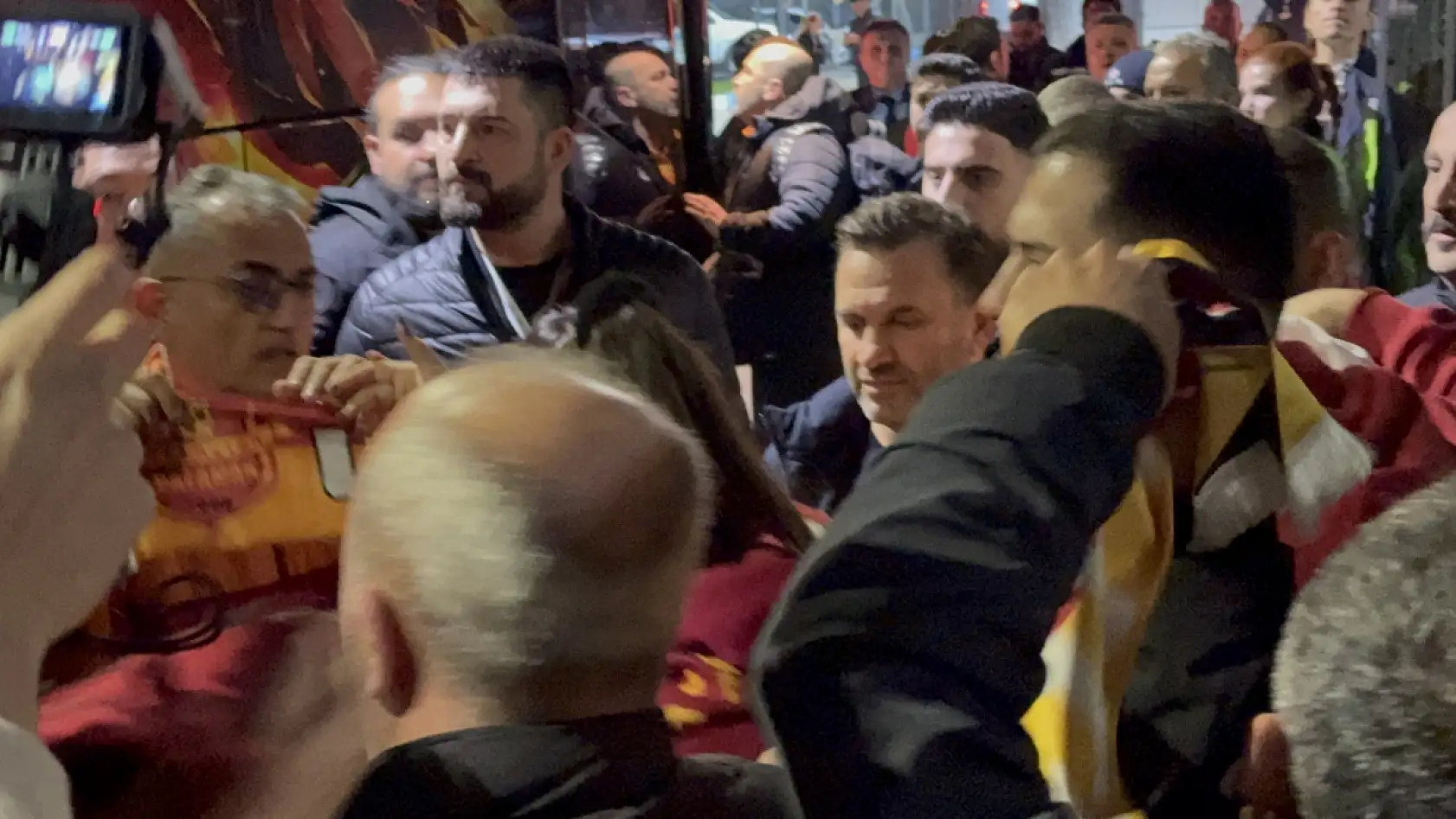 Galatasaray, Fethiye'de çiçeklerle karşılandı