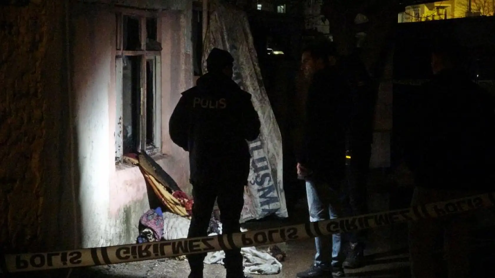 Gecekondu yangını: 1 ölü, 1 yaralı