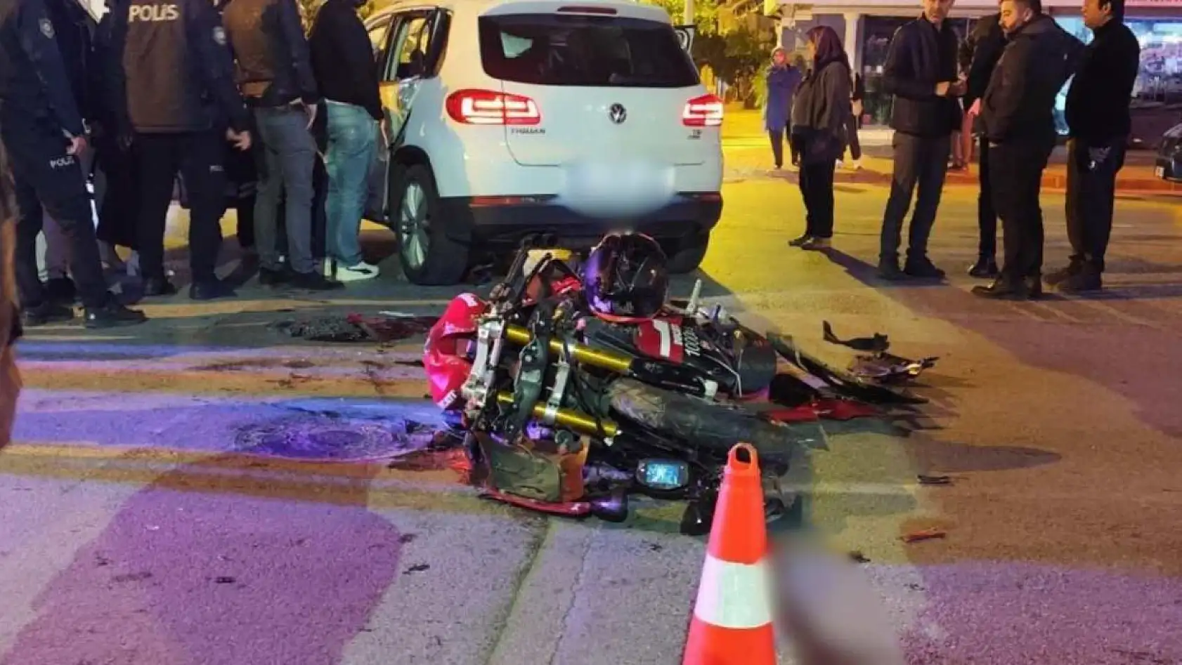 Kaskını kız arkadaşına verdiği feci kazada hayatını kaybetti