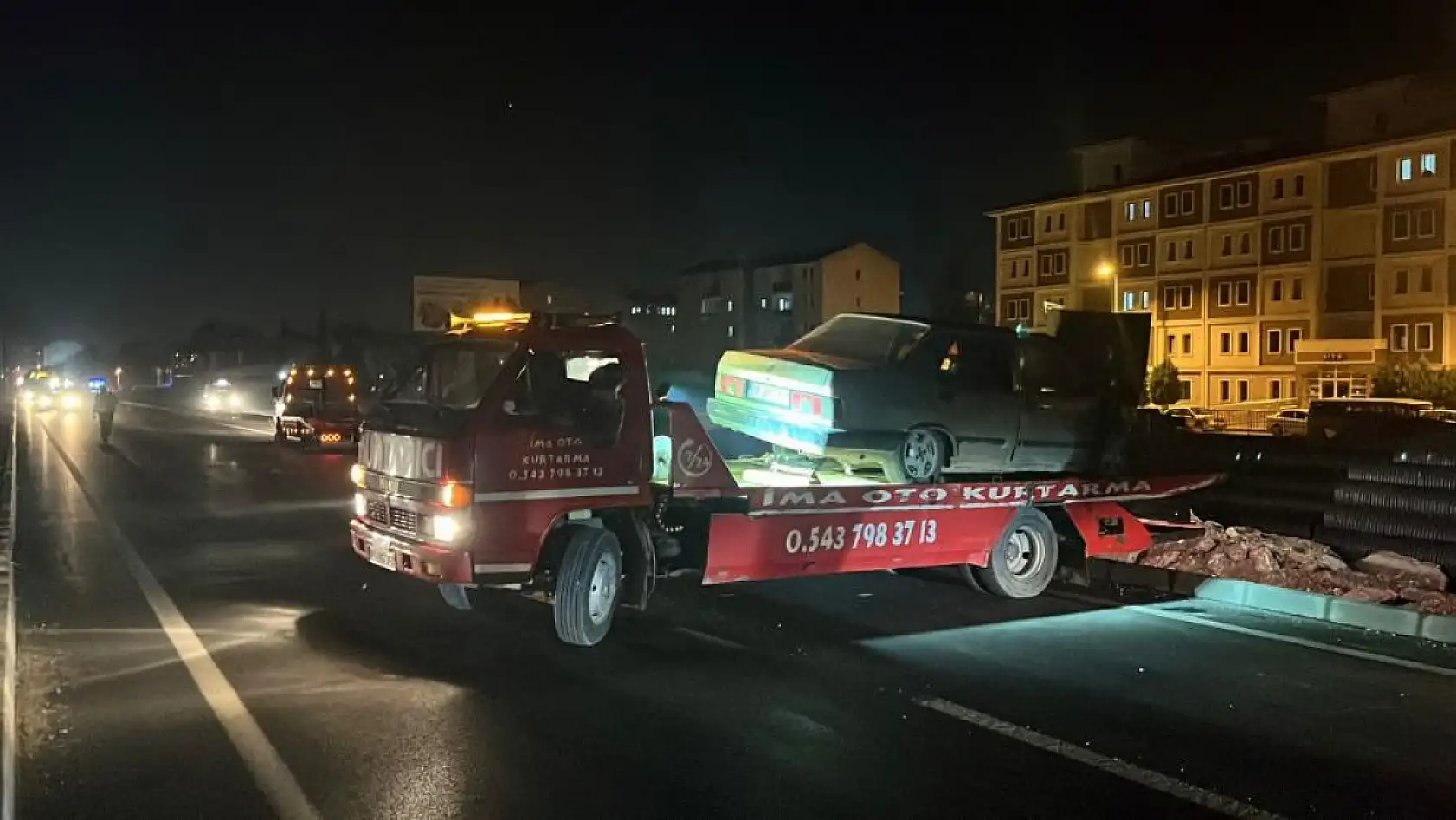 Aydın-İzmir Karayolu'nda Üç Araç Birbirine Girdi: 2 yaralı