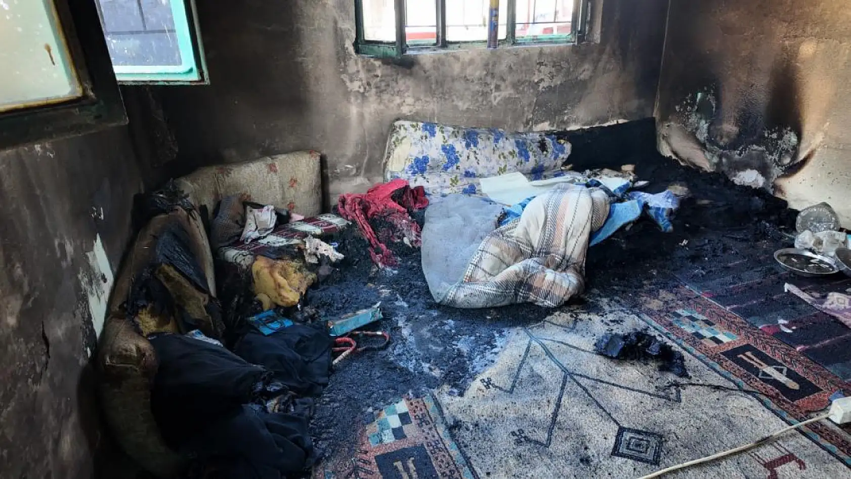 Sabaha Karşı Çıkan Yangın Can Aldı: Yalnız Yaşayan Yaşlı Adam Yaşamını Yitirdi