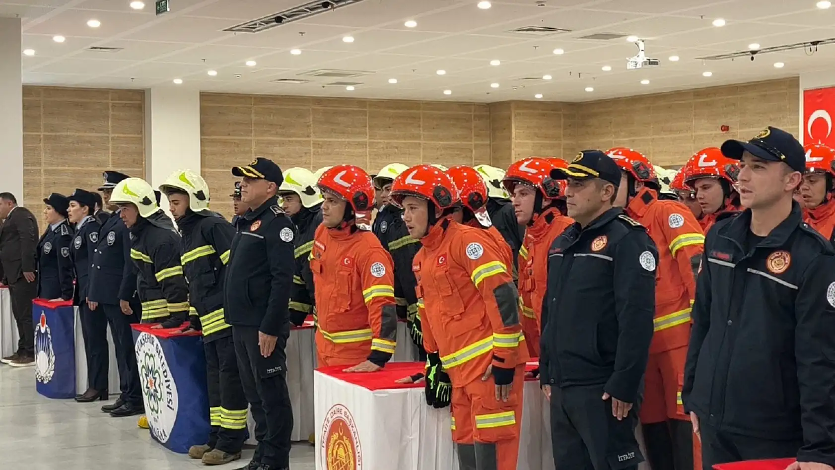 Muğla Büyükşehir Belediyesi'nde 100 yeni memur için yemin töreni düzenlendi