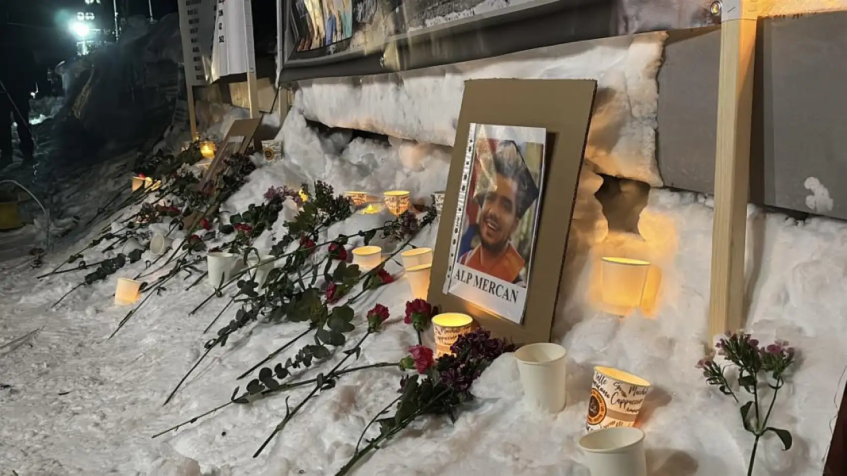 Kartalkaya yangın faciasının birinci yıldönümünde acılı aileler otel önünde bir araya geldi