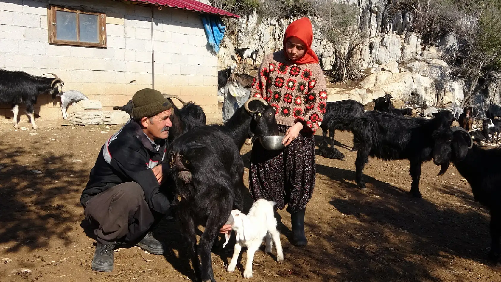 Yörük kızı, baba mesleğiyle kültürünü yaşatıyor