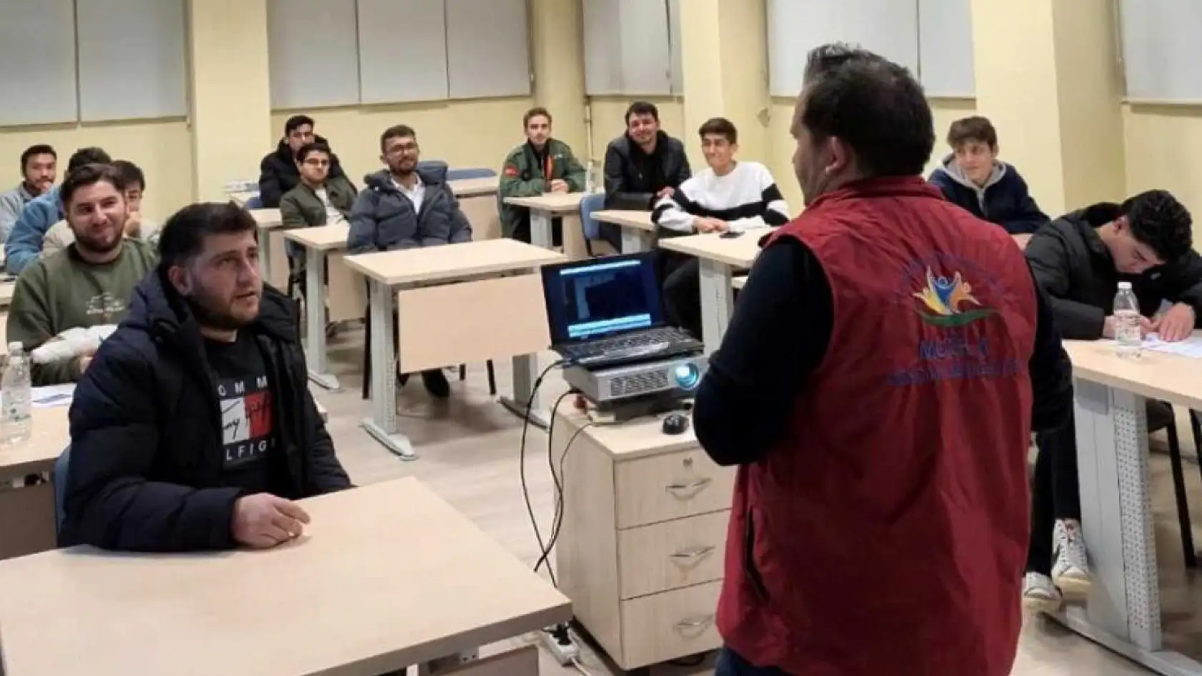 Gençlik ve Spor Bakanlığı'nın gençlik projeleri Menteşe'de öğrencilere anlatıldı