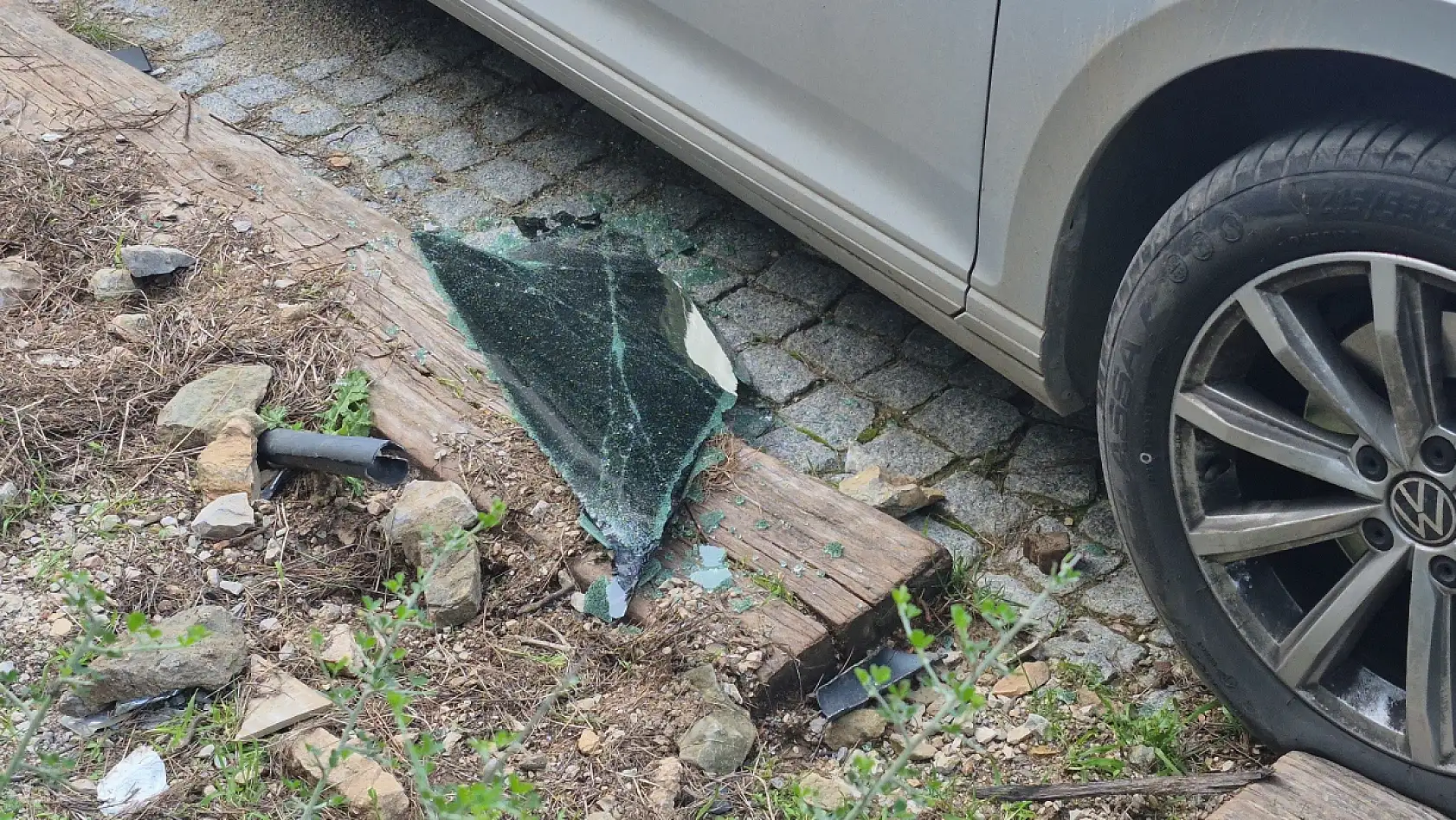 Bodrum'da araçtan hırsızlık olayı ile ilgili 3 kişi gözaltına alındı