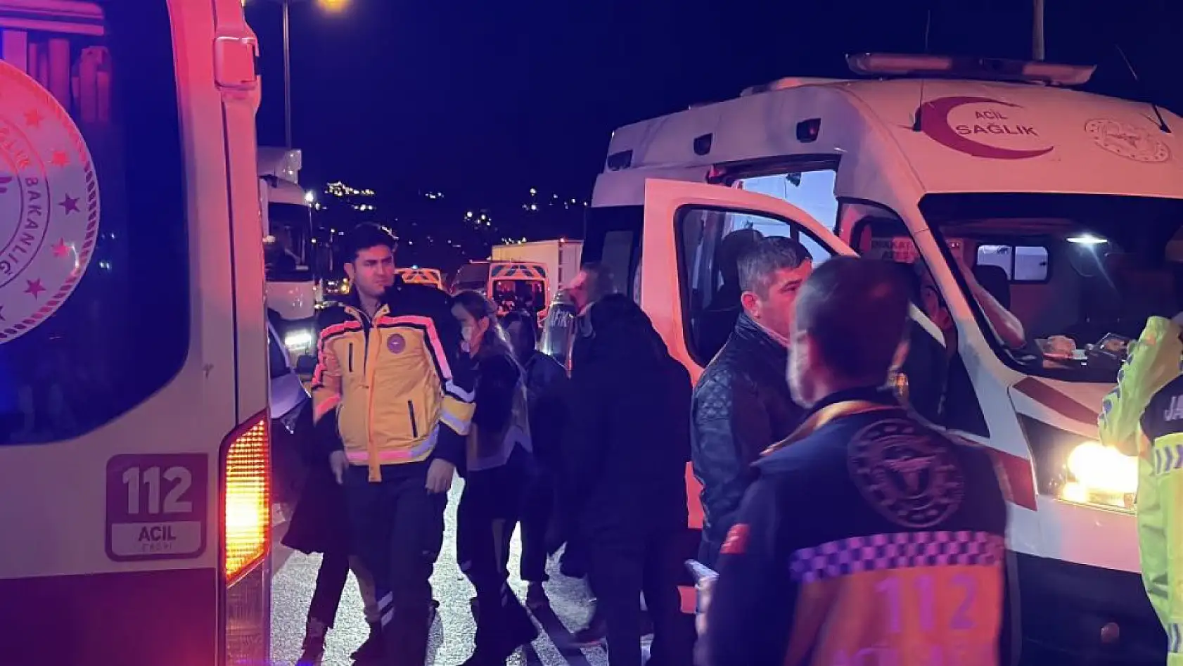 TEM Otoyolu'nda Feci Kaza: 1 Ölü, 27 Yaralı