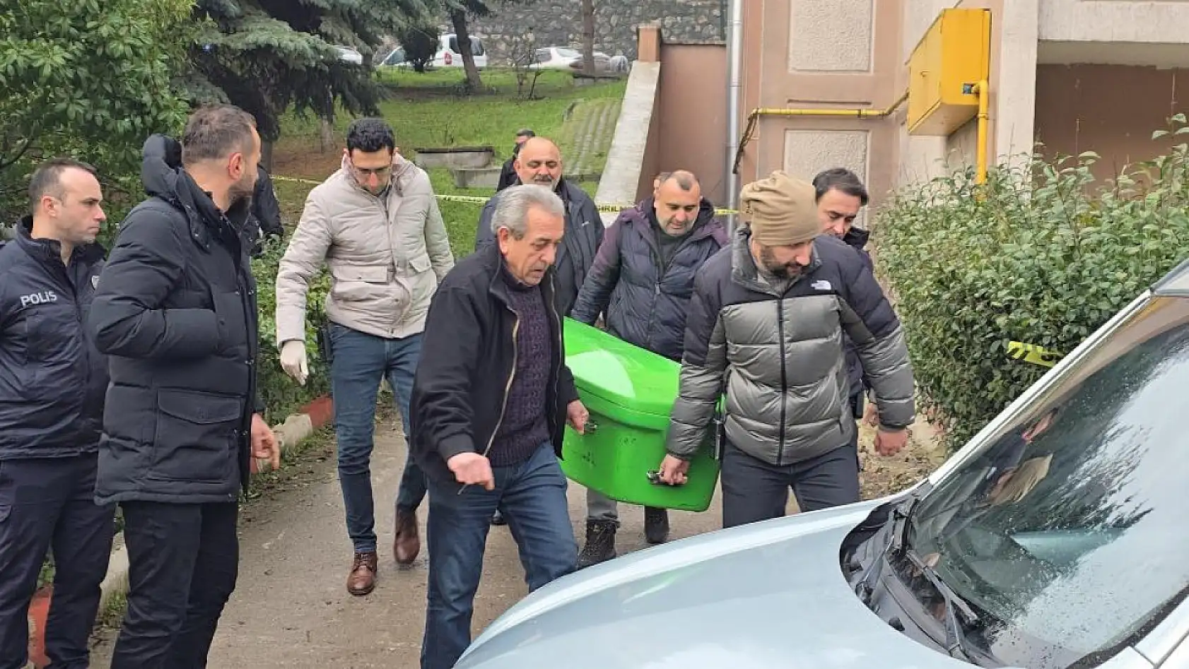 5. kattan düşen yaşlı kadın yaşamını yitirdi