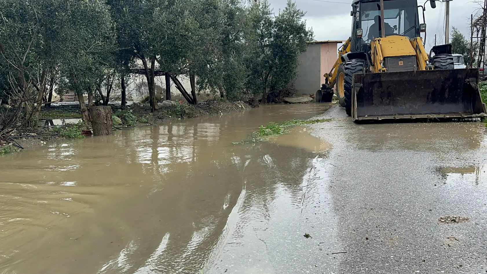 Kardeşleri ve arkadaşlarıyla oynarken tahliye kanalına düşen 3 yaşındaki Berra hayatını kaybetti